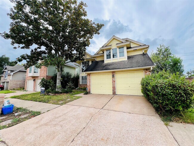 16079 Hidden Acres Dr in Houston, TX - Building Photo - Building Photo