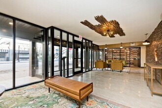 5510 N Sheridan Rd, Unit Unit 213 in Chicago, IL - Building Photo - Building Photo