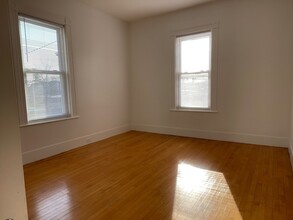 39 Almont St, Unit #2 in Medford, MA - Building Photo - Building Photo