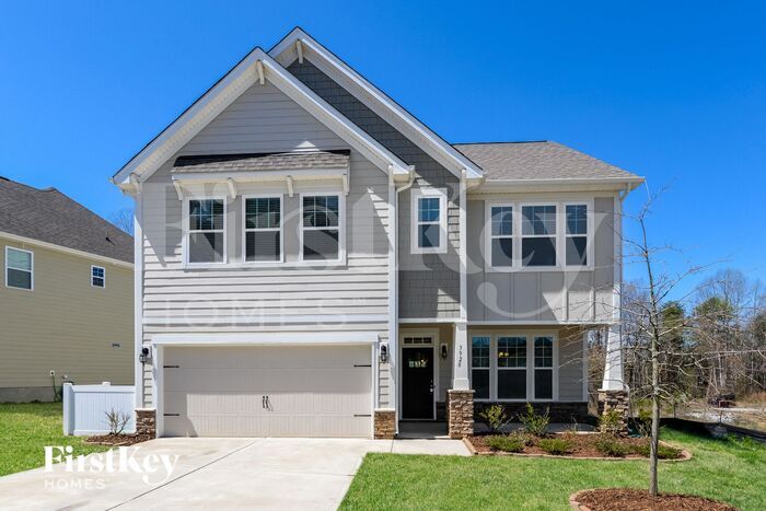 3928 Lake Breeze Dr in Lake Norman of Catawba, NC - Building Photo