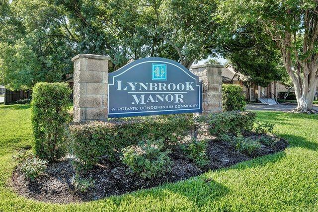 11201 Lynbrook Dr in Houston, TX - Building Photo - Building Photo