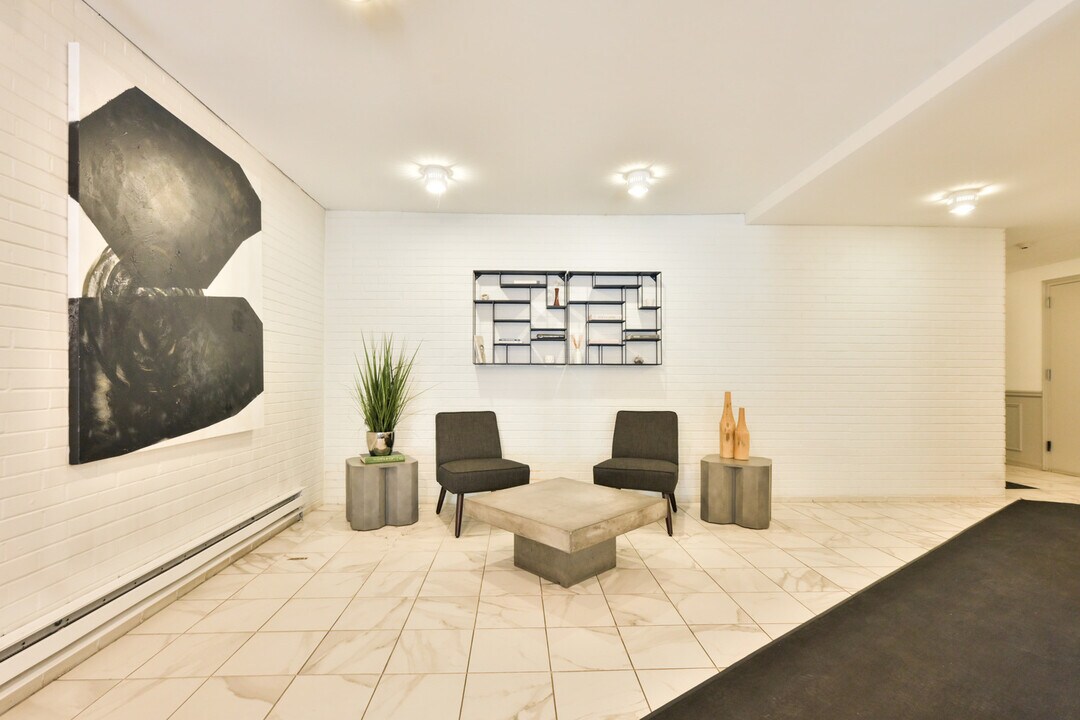 636 W Webster Ave in Chicago, IL - Building Photo