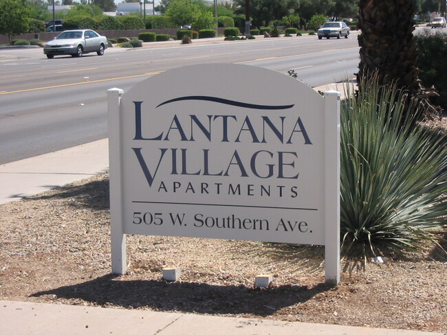 Lantana Village Apartments in Tempe, AZ - Foto de edificio - Building Photo