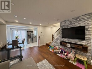 22 Rochefort Dr in Toronto, ON - Building Photo - Building Photo