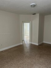 1121 NW 34th Ave in Miami, FL - Building Photo - Building Photo