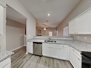 5643 Falling Bark Dr in Memphis, TN - Building Photo - Building Photo