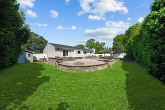 21 Patricia Ln in Lake Grove, NY - Building Photo - Building Photo