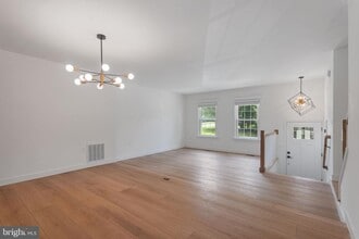 19001 Grotto Ln in Germantown, MD - Building Photo - Building Photo