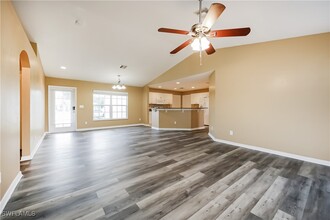 1161 Ebers St E in Lehigh Acres, FL - Foto de edificio - Building Photo