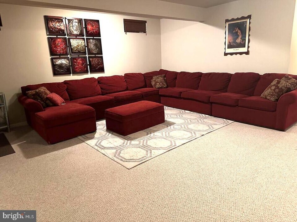 12091 Hartwood Meadow Pl in Linton Hall, VA - Building Photo