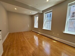 33 Grove 2 Grv in Boston, MA - Building Photo - Building Photo