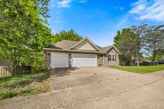 1899 Batsford Dr in Fayetteville, AR - Building Photo - Building Photo