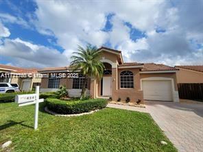 4561 SW 154th Pl in Miami, FL - Building Photo