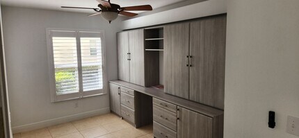 4925 Sandra Bay Dr in Naples, FL - Building Photo - Building Photo