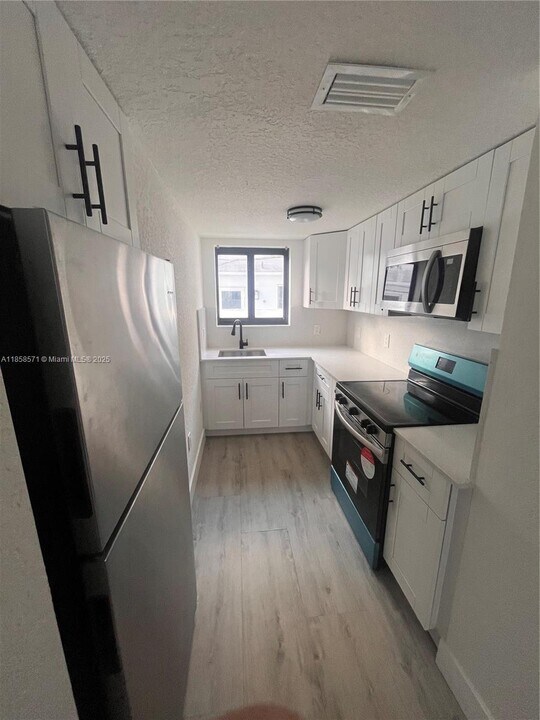 3417 NW 22nd Ave in Miami, FL - Foto de edificio