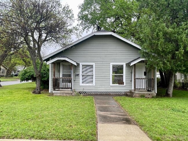 property at 419 N Flood Ave