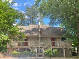 2103 Defoors Ferry Rd NW in Atlanta, GA - Building Photo