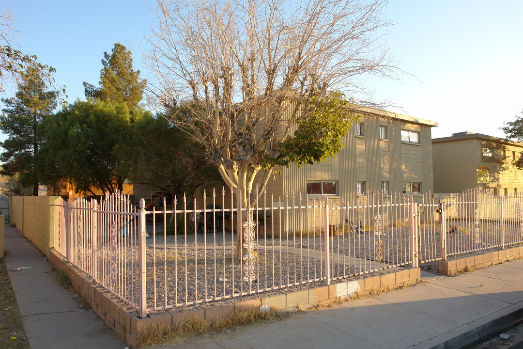 Shenandoah Square in Las Vegas, NV - Building Photo