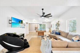 10755 Clara Ln in St. Petersburg, FL - Building Photo - Building Photo