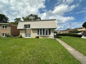 5212 Harmswood Terrace in Skokie, IL - Building Photo