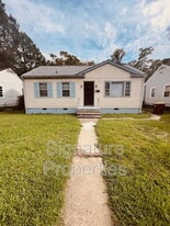 2128 N Whitehill Dr in Petersburg, VA - Building Photo