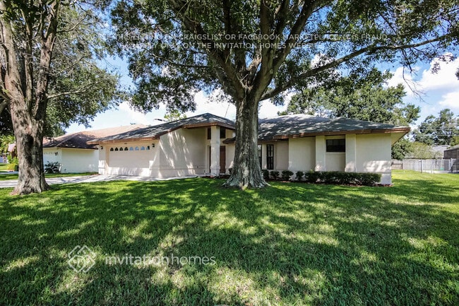 1060 Colony Arms Dr in Lakeland, FL - Building Photo - Building Photo