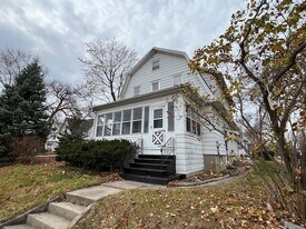 99 Robert St in Fort Atkinson, WI - Building Photo