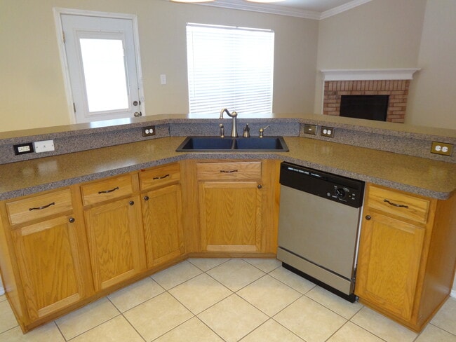 1909 Wahoo Dr in Mansfield, TX - Foto de edificio - Building Photo