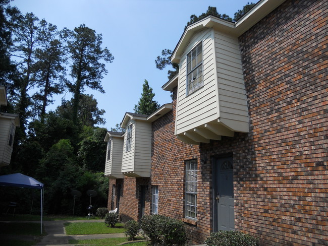 Pine Grove Apartments in Hattiesburg, MS - Building Photo - Building Photo