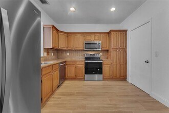 5509 NW 90th Ave in Sunrise, FL - Foto de edificio - Building Photo