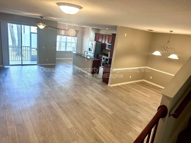 1525 Hillview Ln in Tarpon Springs, FL - Building Photo - Building Photo