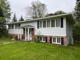 4810 Crosley Ave in Duluth, MN - Building Photo