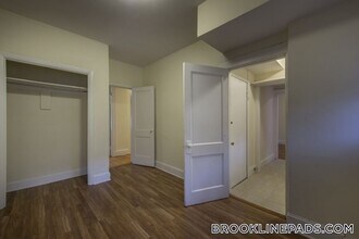 24 Hamilton Rd, Unit 3 in Brookline, MA - Building Photo - Building Photo