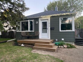 413 Holland Ave in Regina, SK - Building Photo