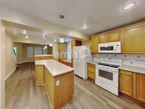 1660 S Pitkin St in Aurora, CO - Foto de edificio - Building Photo