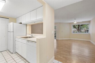 9899 Westview Dr in Coral Springs, FL - Building Photo - Building Photo