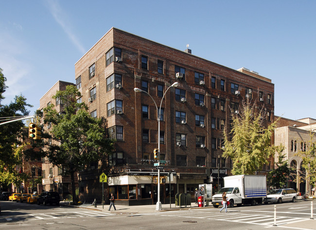 175-179 Second Ave in New York, NY - Foto de edificio - Building Photo