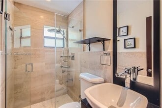 3864 NE 167th St in North Miami Beach, FL - Building Photo - Building Photo