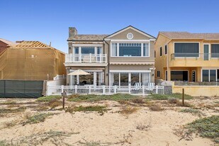 1550 E Oceanfront in Newport Beach, CA - Building Photo