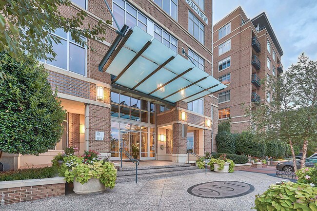 The Crescent at Fells Point by Windsor photo'