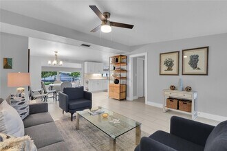 2048 Harbor Ln in Naples, FL - Building Photo - Building Photo