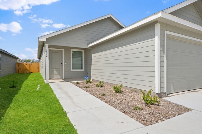 3912 Pontchartrain Pkwy in Sherman, TX - Building Photo - Building Photo