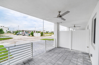 6420 NW 102nd Path in Doral, FL - Building Photo - Building Photo