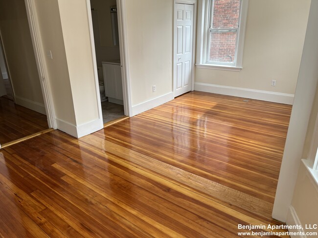 8 Barrows St, Unit 3
