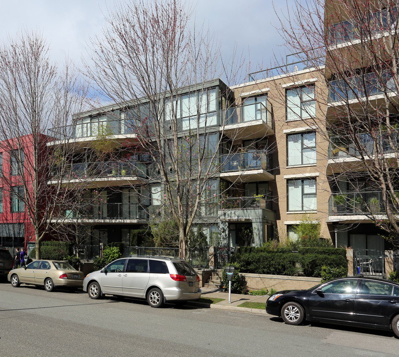 2250 Granville St in Vancouver, BC - Building Photo