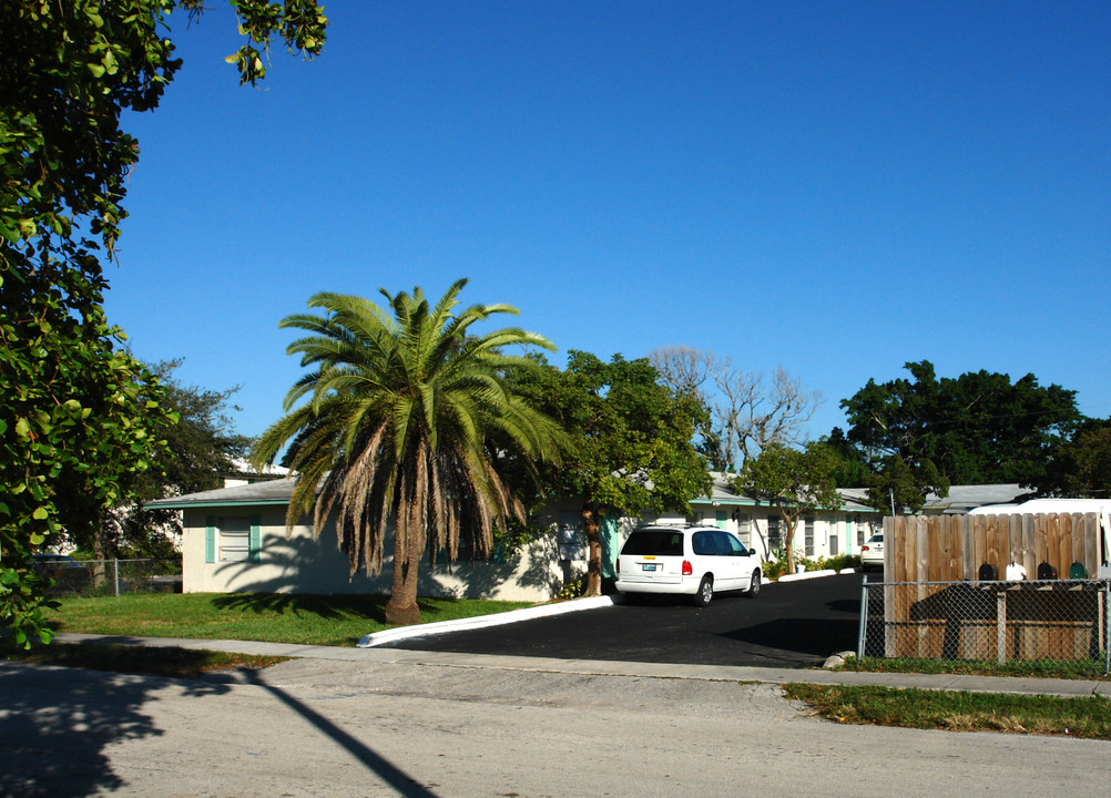 2223 Madison St in Hollywood, FL - Building Photo