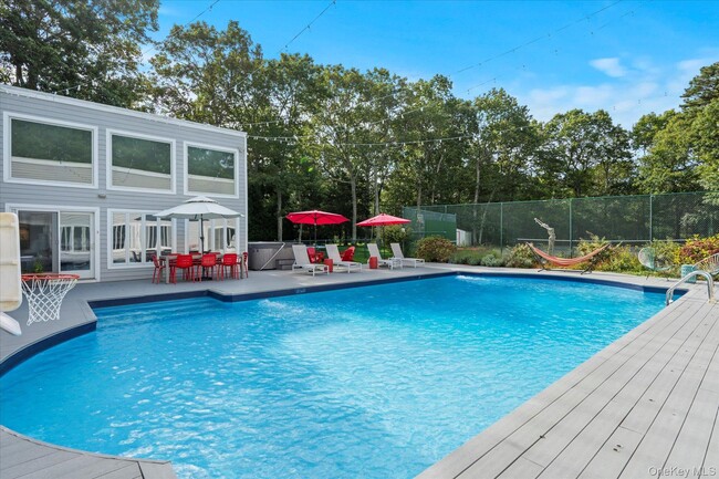 5 Lakewood Ln in Quogue, NY - Building Photo - Building Photo