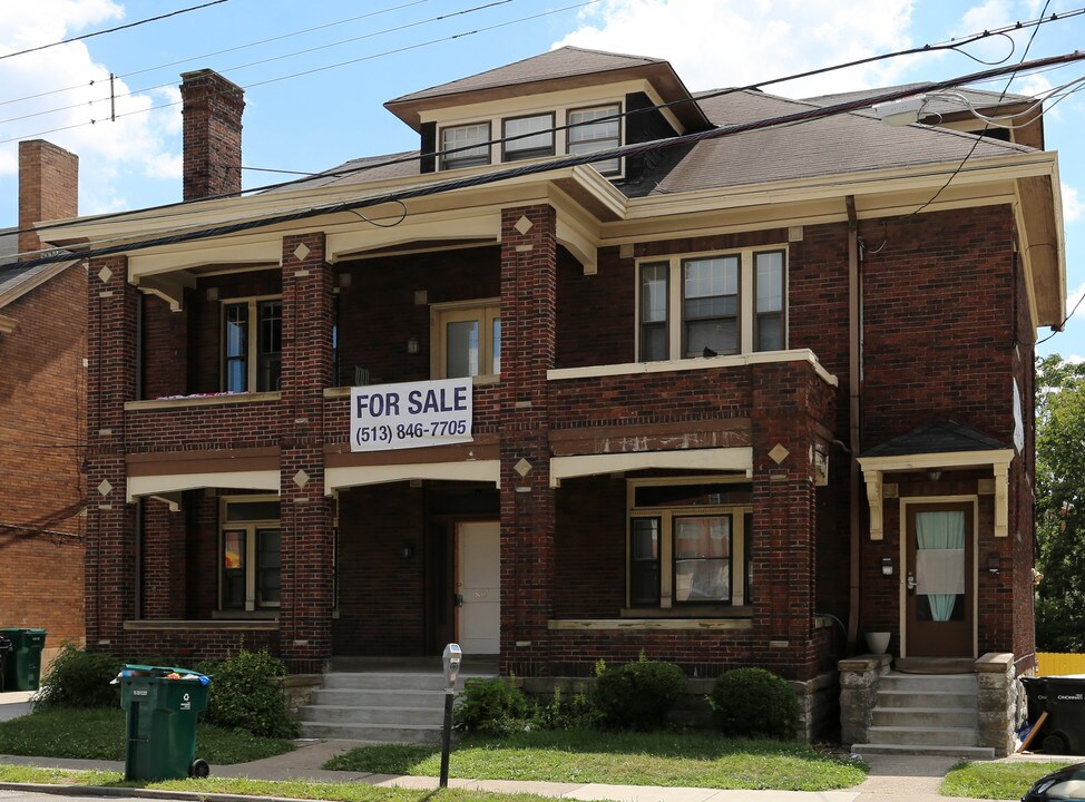 89 W McMillan St in Cincinnati, OH - Building Photo