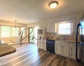 328 SE Jackson St in Lee's Summit, MO - Building Photo - Building Photo