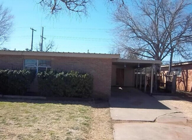 2711 66th St in Lubbock, TX - Building Photo - Building Photo